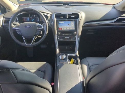 Used 2018 Ford Fusion SE w/ Fusion SE Technology Package image 16