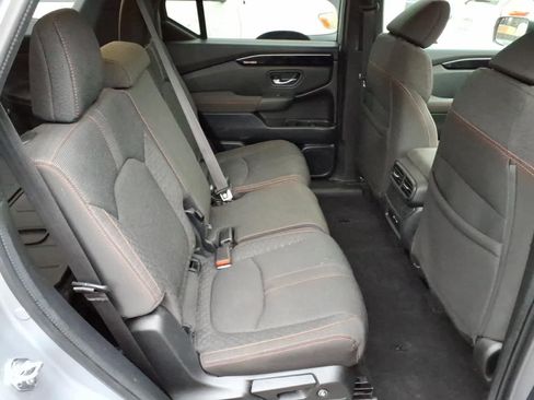 Used 2024 Honda Pilot Sport image 13