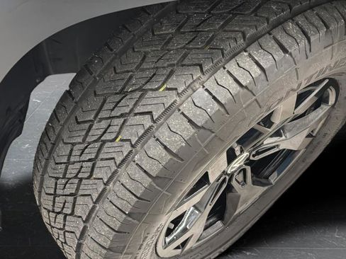 Used 2025 Volkswagen Atlas Peak Edition SE image 36