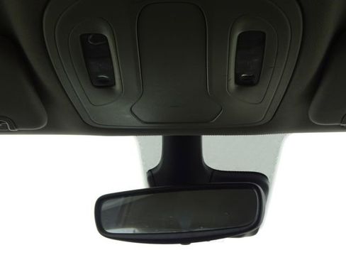 Used 2021 Chrysler Voyager L FWD image 25