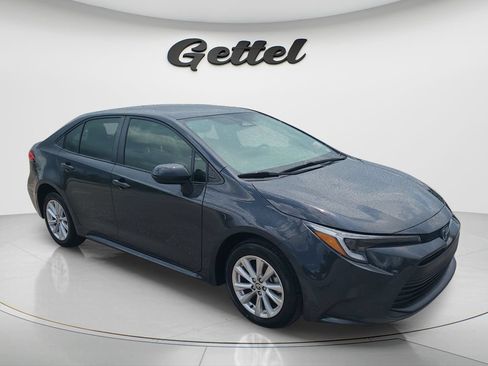 Used 2024 Toyota Corolla LE w/ LE Convenience Package FWD image 3