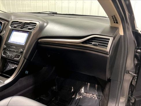 Used 2019 Ford Fusion SEL image 16