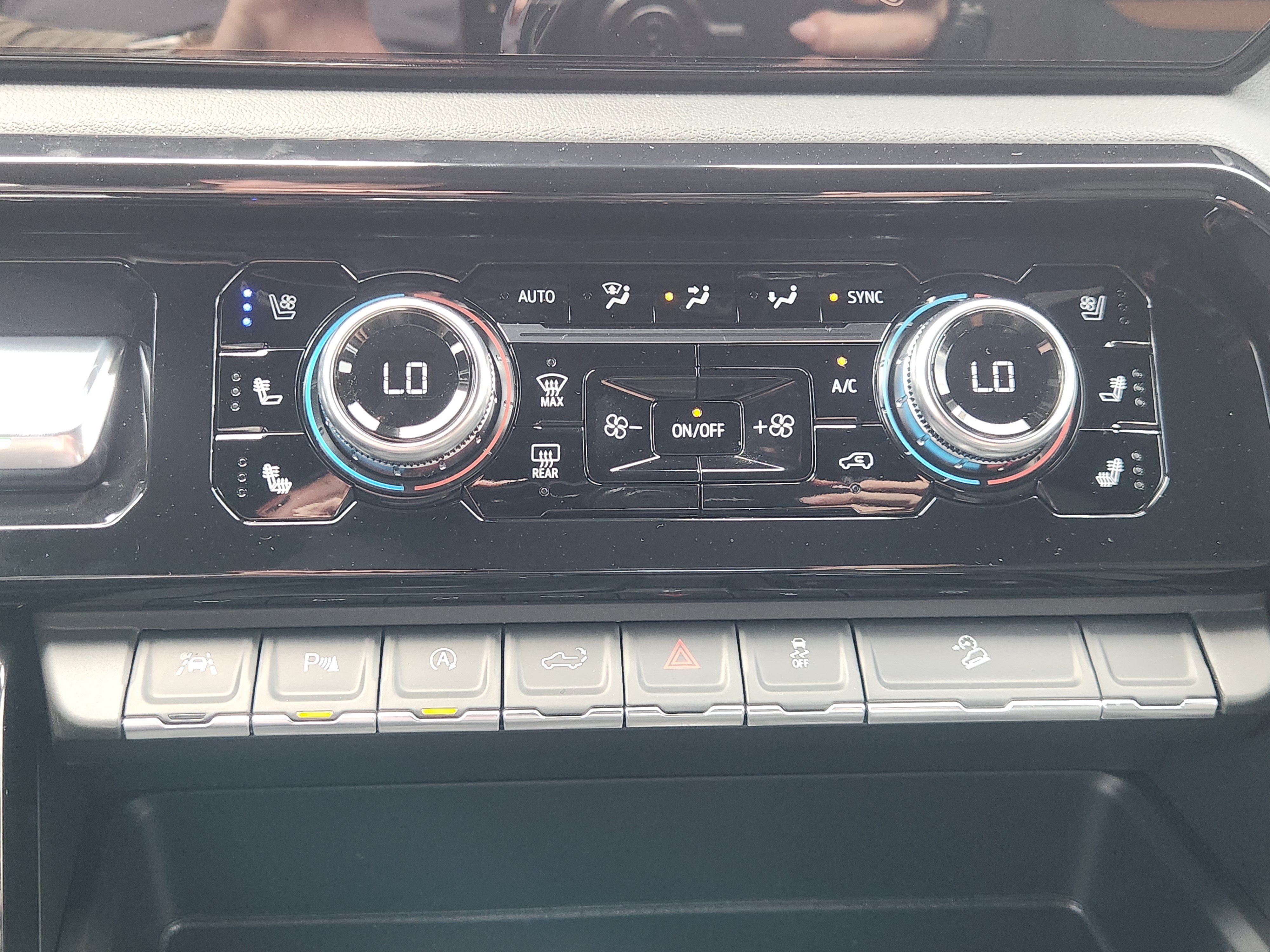 New 2026 GMC Sierra 1500 AT4 w/ AT4 Premium Package AWD/4WD image 14