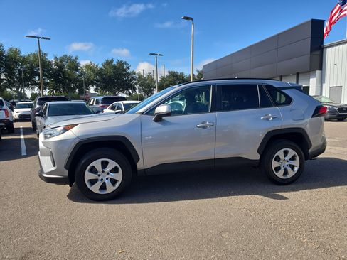 Used 2019 Toyota RAV4 LE FWD image 5