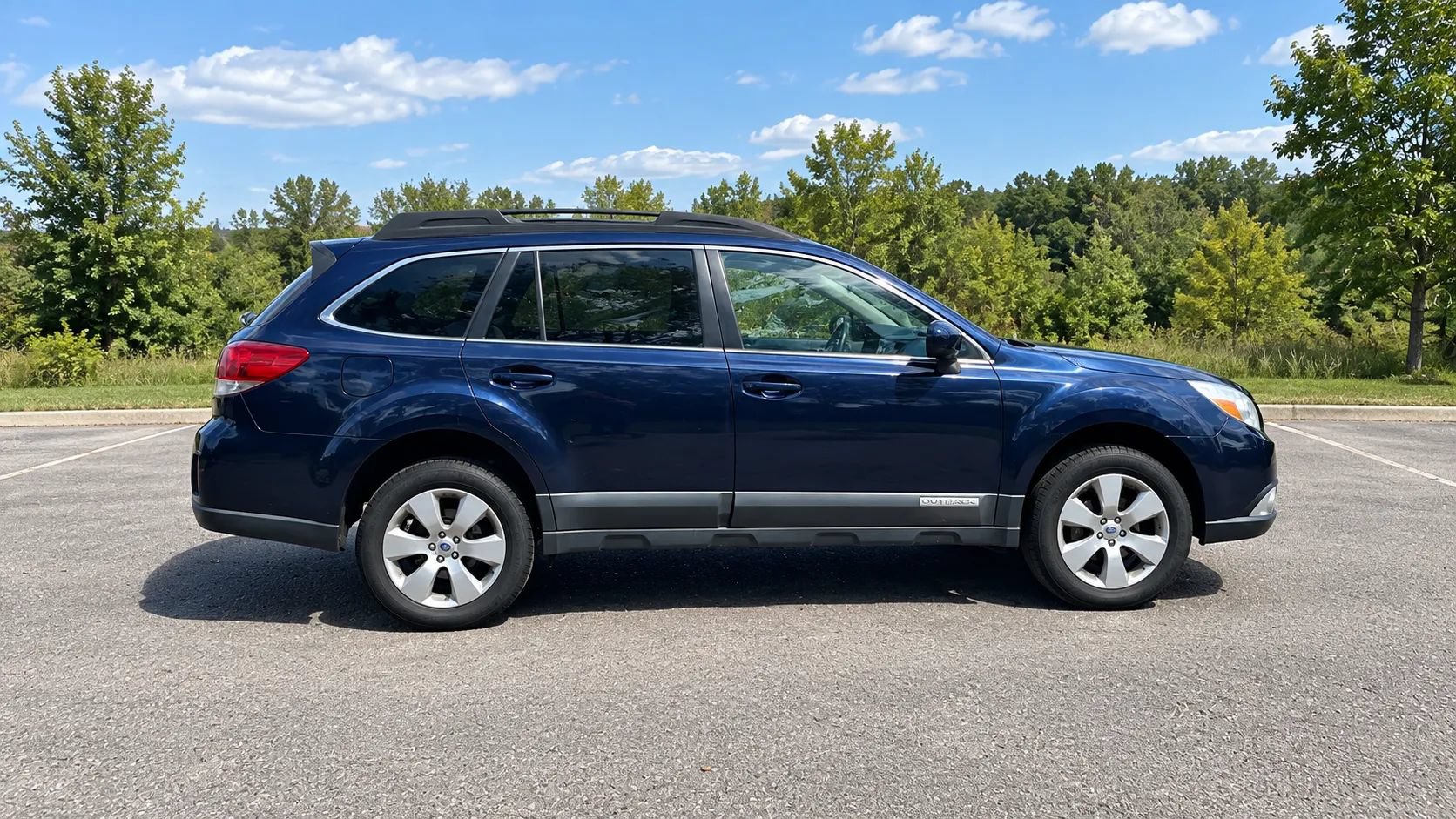 Used 2012 Subaru Outback 2.5i Premium w/ All-Weather Pkg AWD/4WD image 2