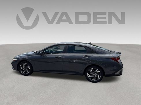 Used 2025 Hyundai Elantra Sport FWD image 17