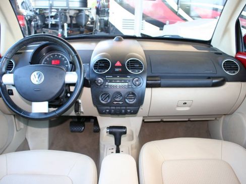 Used 2008 Volkswagen Beetle SE FWD image 15