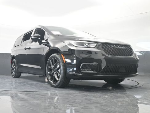 Used 2024 Chrysler Pacifica Limited w/ S Appearance Package image 73