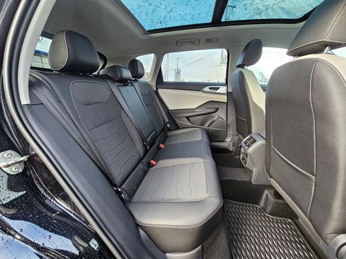 New 2025 Volkswagen Taos SE image 30