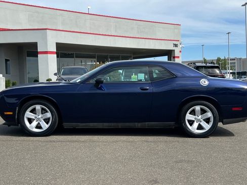 Used 2013 Dodge Challenger SXT RWD image 9