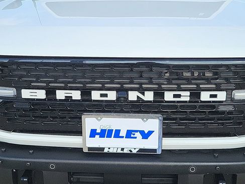 Used 2024 Ford Bronco Wildtrak image 32