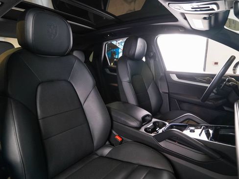 Certified 2026 Porsche Cayenne AWD/4WD image 18
