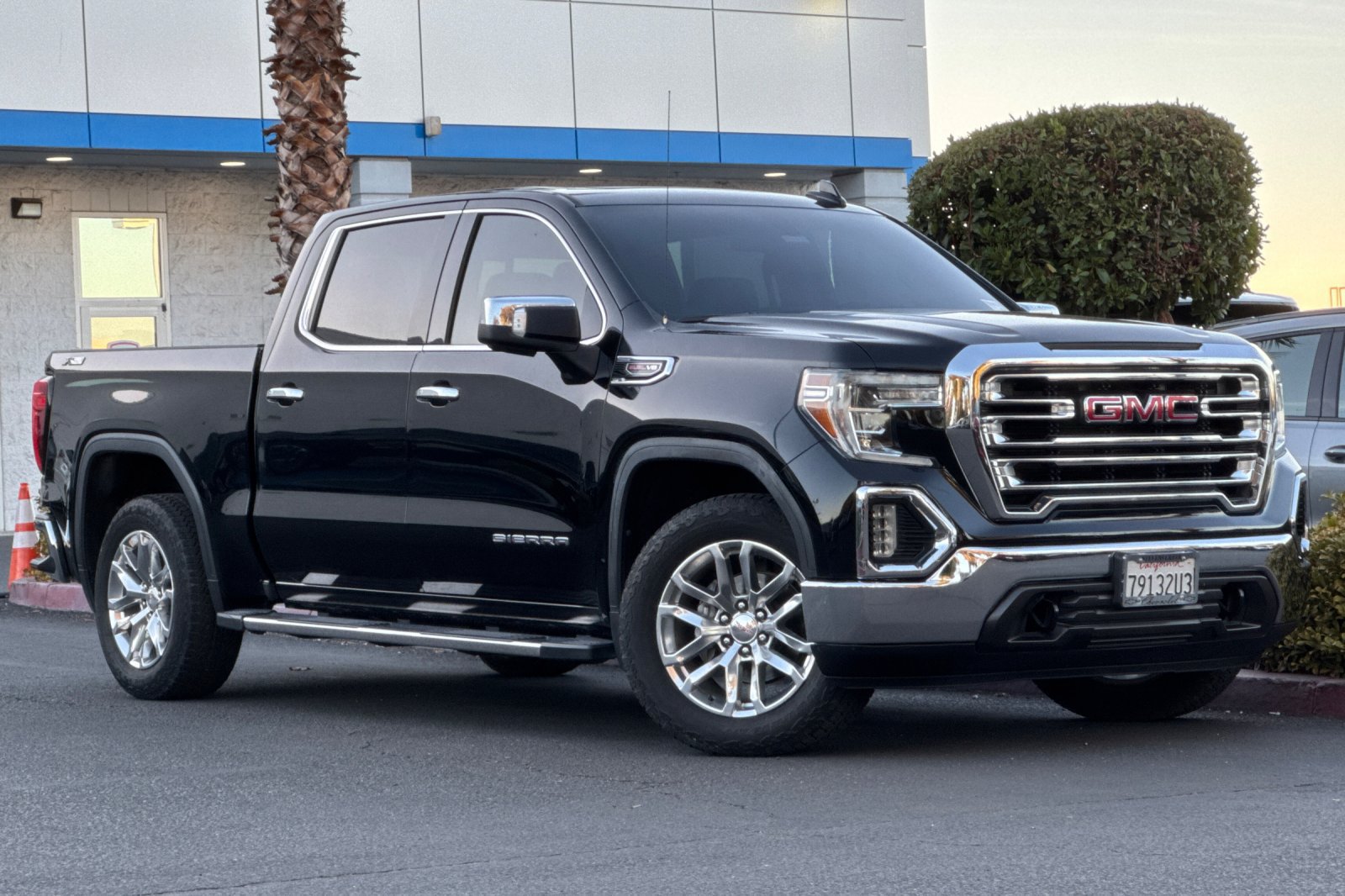 Used 2020 GMC Sierra 1500 SLT w/ SLT Premium Package AWD/4WD image 2