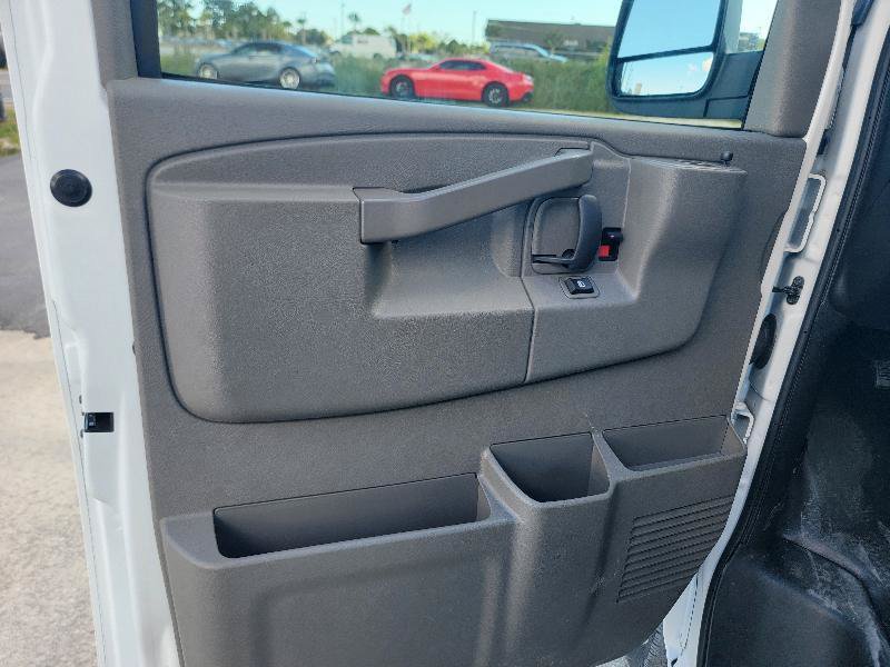 Used 2025 Chevrolet Express 2500 w/ Driver Convenience Package RWD image 4