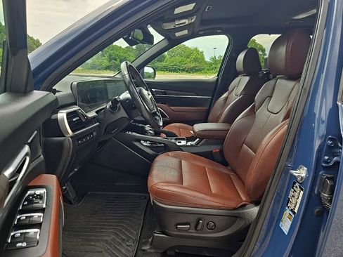 Used 2023 Kia Telluride EX w/ EX Captain's Chair Package FWD image 15