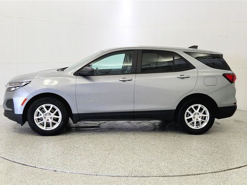 Used 2023 Chevrolet Equinox LS w/ LS Convenience Package FWD image 4