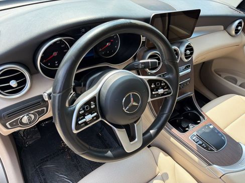 Used 2022 Mercedes-Benz GLC 300 4MATIC image 4