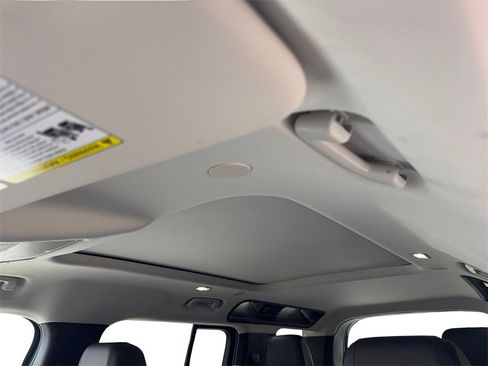 Used 2020 Land Rover Defender 110 SE image 69