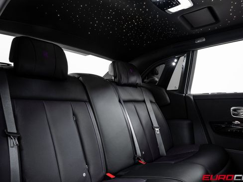 Used 2024 Rolls-Royce Phantom Sedan image 39