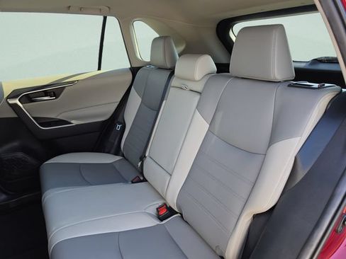 Used 2021 Toyota RAV4 XLE Premium FWD image 28
