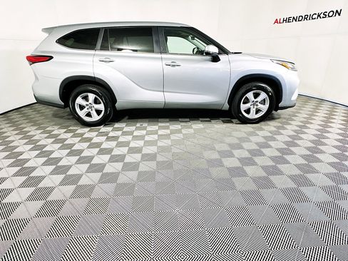 Used 2023 Toyota Highlander L image 2