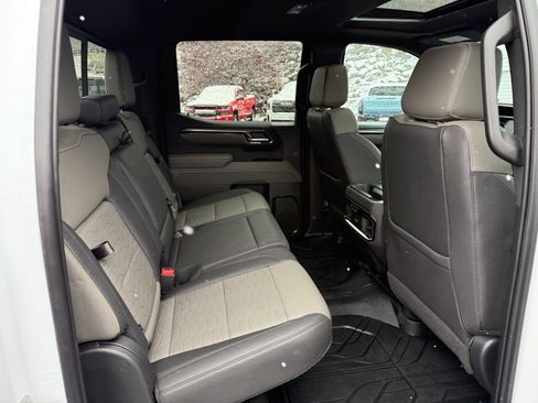 Used 2022 Chevrolet Silverado 1500 ZR2 w/ Technology Package image 21