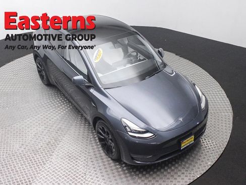 Used 2022 Tesla Model Y Long Range AWD/4WD image 3