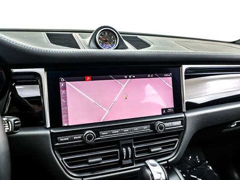 Used 2020 Porsche Macan S image 21