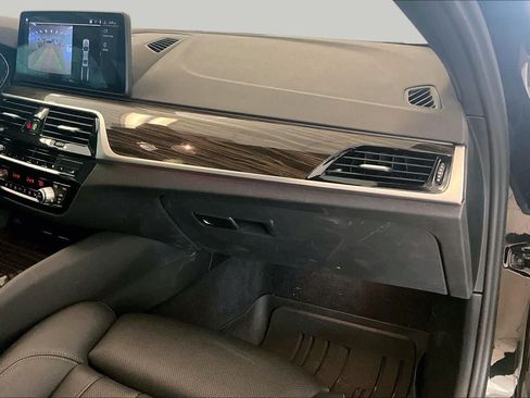 Used 2023 BMW 530i w/ Convenience Package RWD image 16