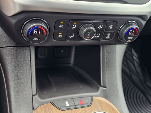 Used 2019 GMC Acadia SLE FWD image 20