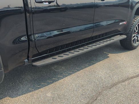 Used 2022 GMC Sierra 1500 AT4 w/ AT4 Premium Package AWD/4WD image 8