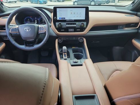 Used 2025 Toyota Grand Highlander AWD Hybrid image 14