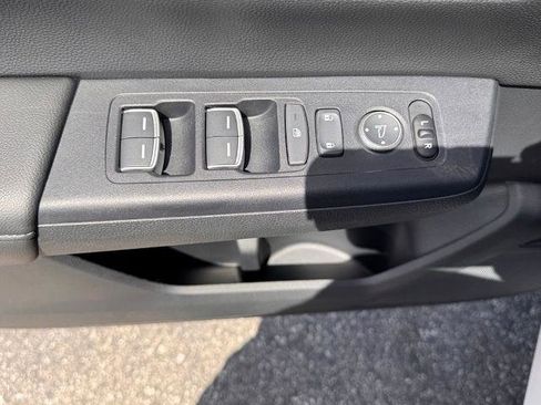 Used 2025 Honda CR-V EX-L image 17