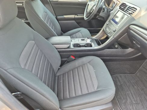 Used 2020 Ford Fusion SE FWD image 21