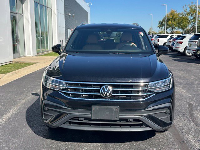 Used 2023 Volkswagen Tiguan SE AWD/4WD image 2