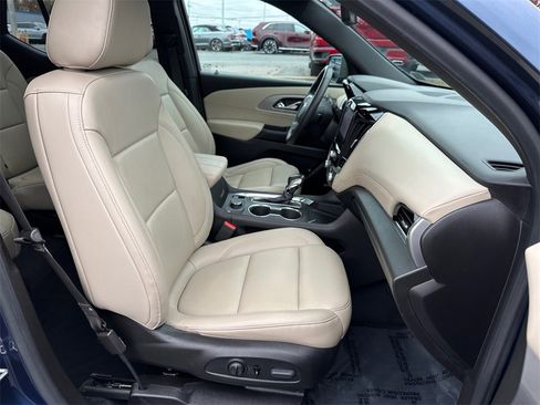 Used 2022 Chevrolet Traverse LT w/ LT Premium Package image 22