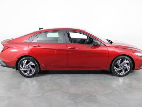 Certified 2025 Hyundai Elantra Sport image 14