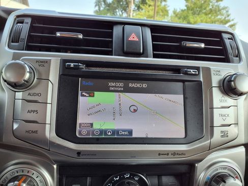 Used 2018 Toyota 4Runner SR5 AWD/4WD image 5