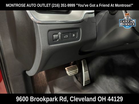 Used 2022 Volvo XC60 T8 R-Design w/ Advanced Package image 17