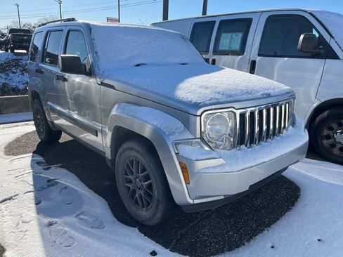 Used 2010 Jeep Liberty Sport w/ Popular Equipment Group image 2