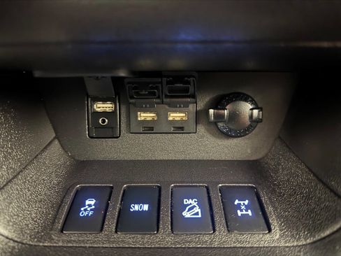 Used 2019 Toyota Highlander XLE image 42