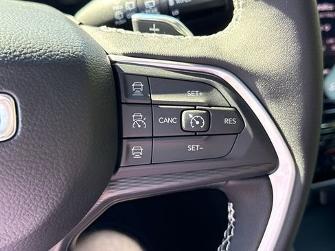 New 2025 Jeep Grand Cherokee Altitude image 18