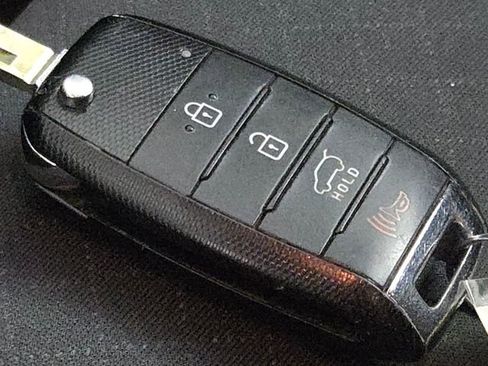 Used 2019 Kia Sorento LX image 36