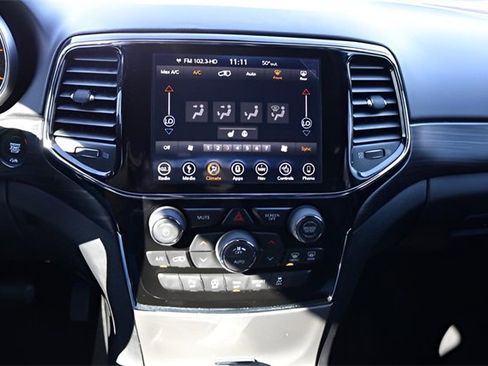 Used 2019 Jeep Grand Cherokee Altitude image 20