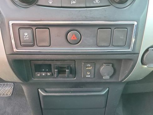 Used 2018 Nissan Titan SV RWD image 17