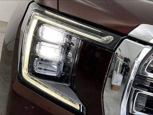 Used 2022 GMC Yukon SLT w/ SLT Luxury Package AWD/4WD image 35