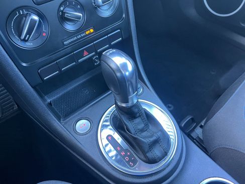 Used 2013 Volkswagen Beetle 2.0T image 29