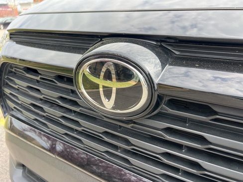 Used 2021 Toyota RAV4 XLE w/ XLE Grade Weather Package image 10