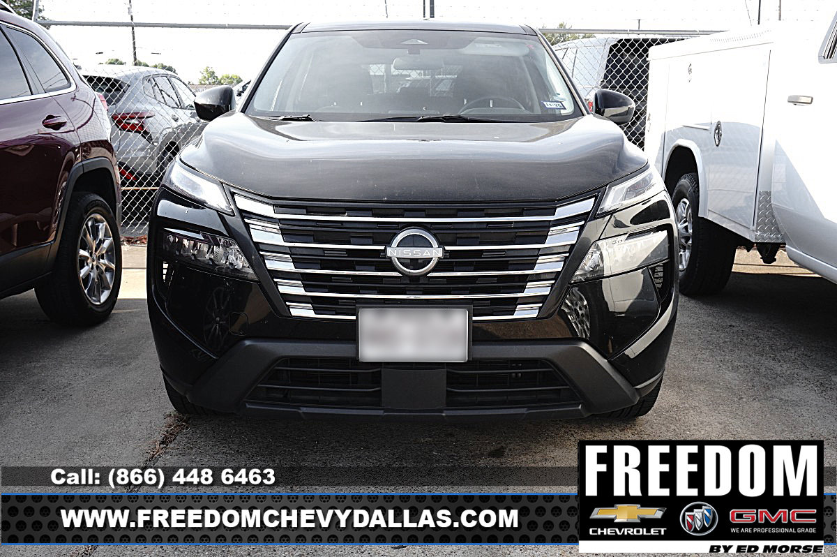 Used 2025 Nissan Rogue SV FWD image 3