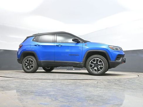 Used 2025 Jeep Compass Trailhawk AWD/4WD image 50